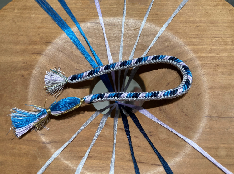 The kumihimo (braided cord) bracelet production workshop in Tokyo Handicraft Exhibition 2021