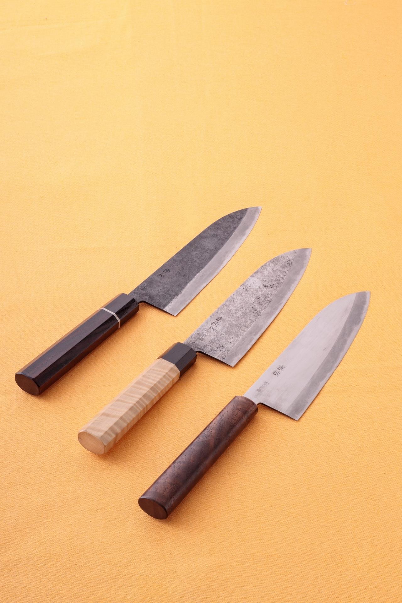 How are kitchen knives manufactured?