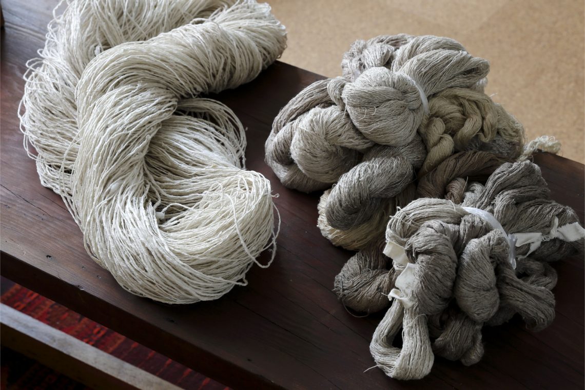 一枚の紬を織るための、大小さまざまな道具。 - 東京手仕事(TOKYO ...