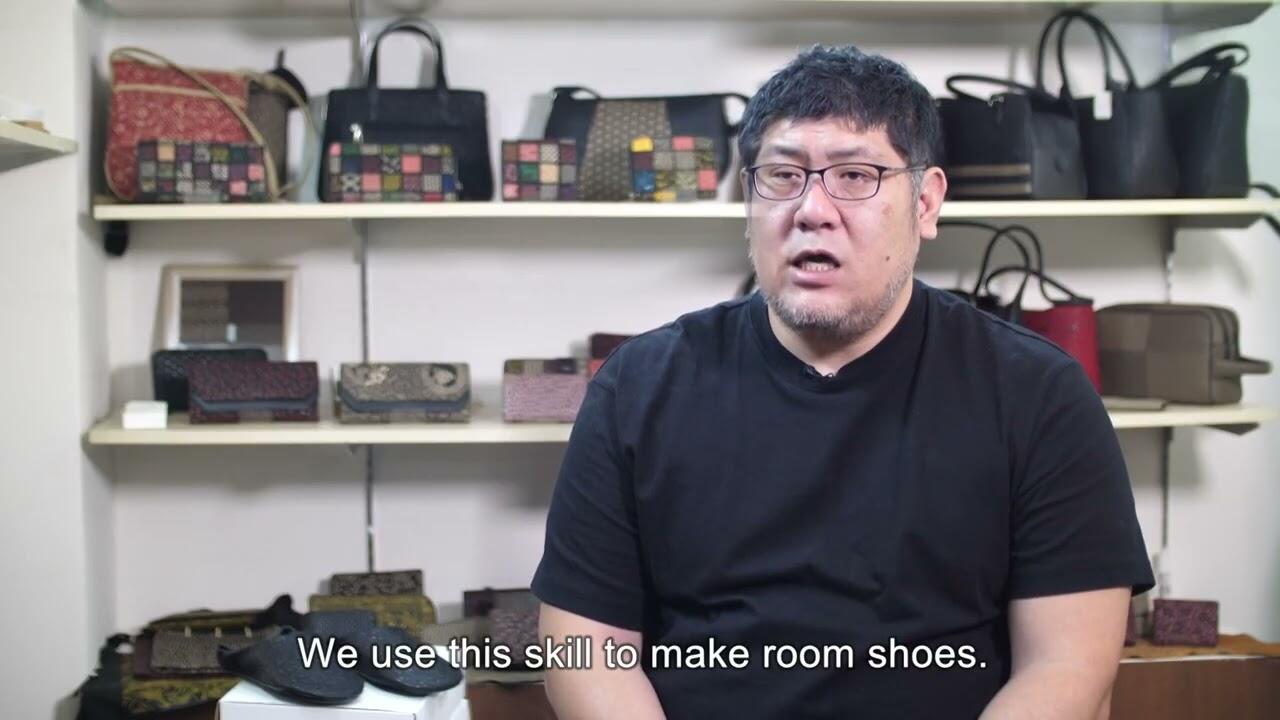 画像：令和4年度　優秀賞　<br>印伝のルームシューズ<br>（有限会社印傳矢部） 