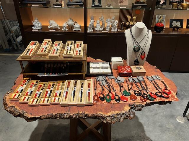 店舗内の様子-2