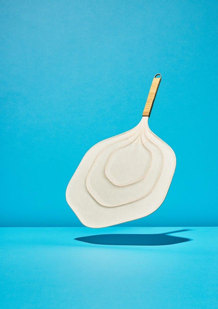 画像：籐と和紙のうちわ